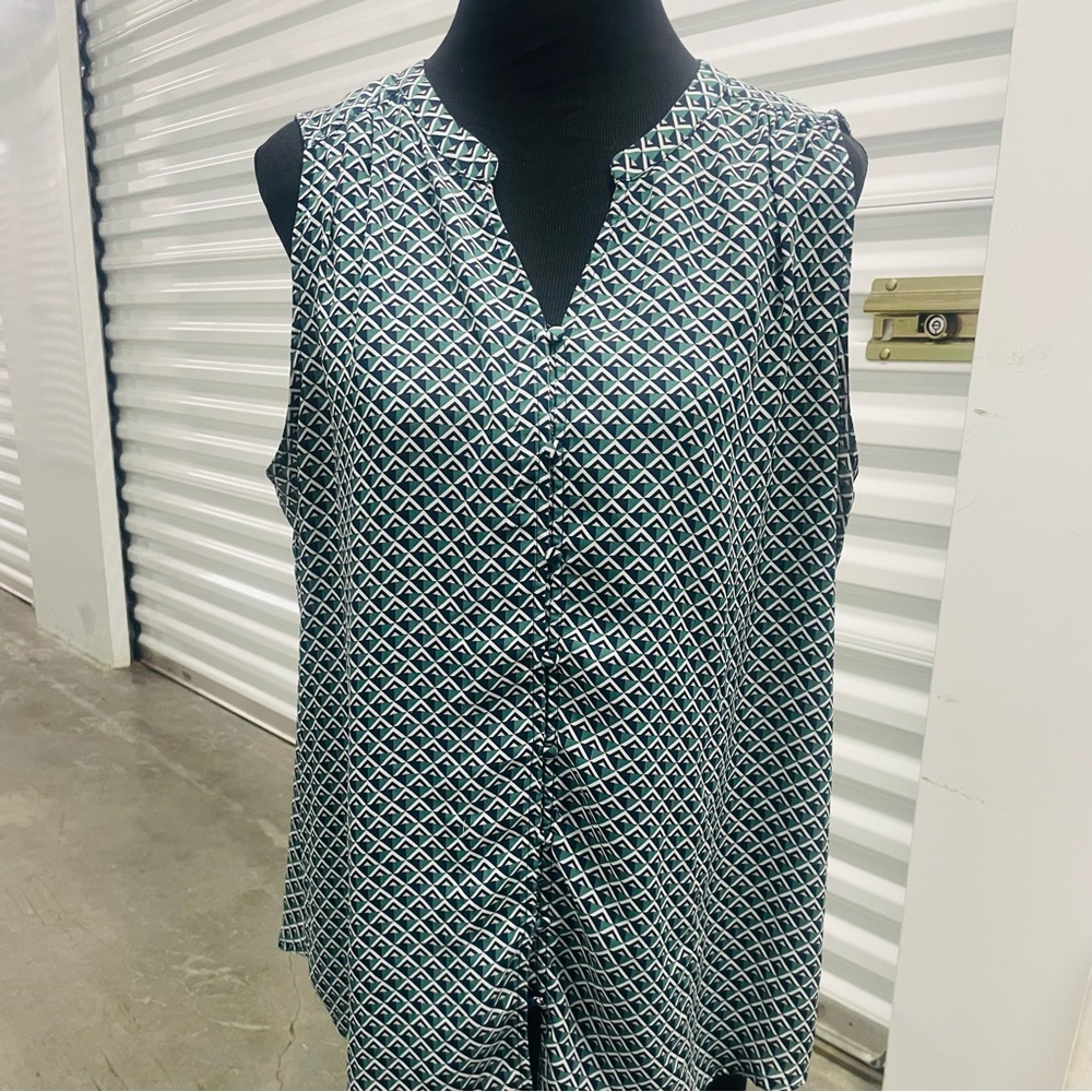 Geometric Pattern Sleeveless Blouse